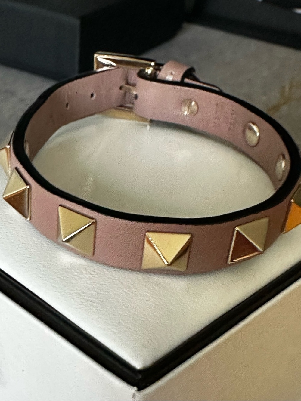 Valentino Garavani rockstud bracelet in Poudre in gold tone studded - Picture 2 of 11